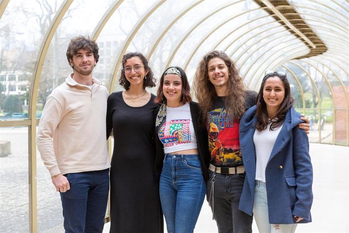 Jesus Musitu, Constanza Rosell, Elena Vela, Joaquín Tobar y Camila Botrán son parte de los alumnos de Diseño que han participado en este proyecto.