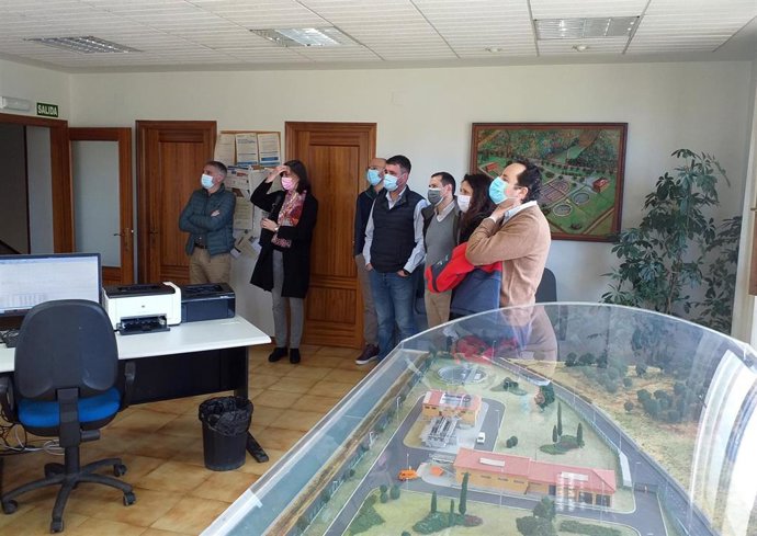 La Viceconsejera De Medio Ambiente Y Cambio Climático, Nieves Roqueñí, Y La Directora General Del Agua, Vanesa Mateo, Durante La Visita A Las Instalaciones, Acompañadas Por El Gerente De Cadasa, Julio Antonio Pérez, Y Personal De La Edar.