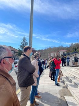 Adrián Pumares en una concentración en Infiesto.