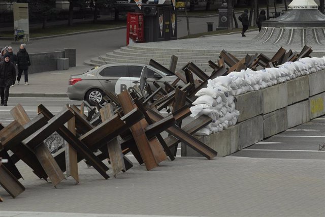 Barricadas contra carros de combate en Kiev
