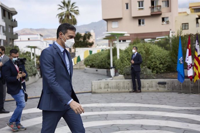 El presidente del Gobierno, Pedro Sánchez, vuelve a la conferencia de Presidentes tras acompañar al Rey de España,  en el Museo Arqueológico Benahoarita, a 13 de marzo de 2022, en Los Llanos de Aridane, La Palma, Canarias (España). 