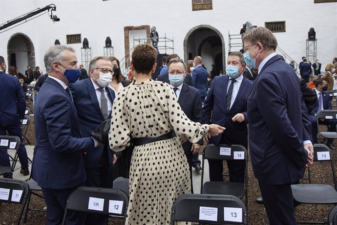 (I-D) El lehendakari, Íñigo Urkullu; el presidente de Melilla, Eduardo de Castro; la presidenta de Navarra, María Chivite; el presidente de Ceuta, Juan Jesús Vivas; el presidente de Castilla La Mancha, García Page