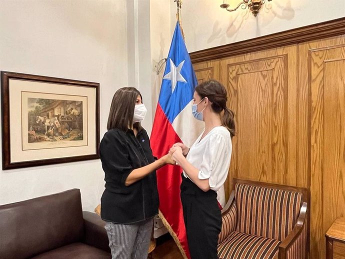 La ministra de Justicia de Chile, Marcela Rios, y la ministra de Igualdad de España, Irene Montero