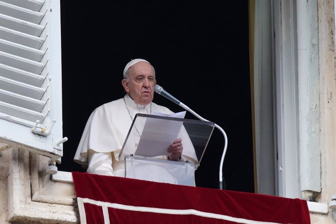 27 February 2022, Vatican, Vatican City: Pope Francis delivers the Angelus prayer from the window overlooking St. Peter's Square. Photo: Evandro Inetti/ZUMA Press Wire/dpa