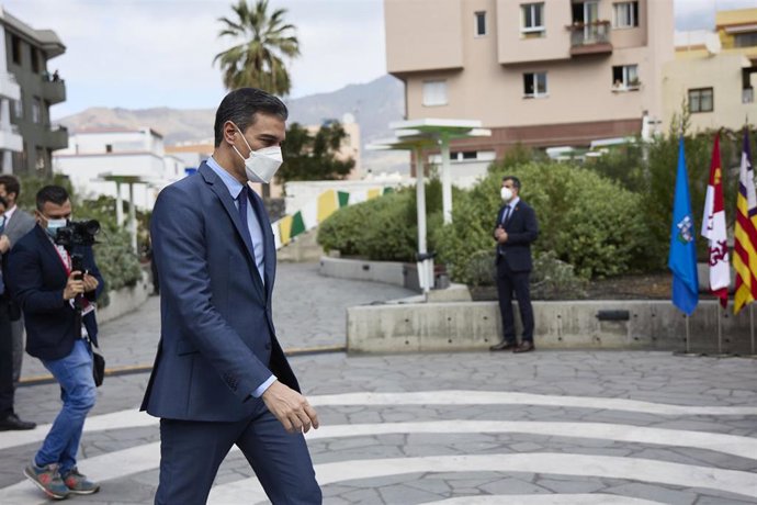 El presidente del Gobierno, Pedro Sánchez, vuelve a la conferencia de Presidentes tras acompañar al Rey de España,  en el Museo Arqueológico Benahoarita, a 13 de marzo de 2022, en Los Llanos de Aridane, La Palma, Canarias (España). La reunión entre el j