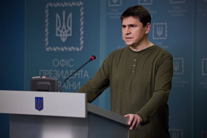 HANDOUT - 24 February 2022, Ukraine, Kiev: Mykhailo Podoliak, an adviser to the head of the Ukrainian President's Office, speaks at a press conference in the press centre of the President's Office. Russian troops attacked Ukraine in the morning. Photo: 
