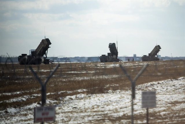 10 March 2022, Poland, Rzeszow: Three MIM-104 Patriot short-range anti-aircraft missile systems for defense against aircraft, cruise missiles and medium-range tactical ballistic missiles are located at Rzeszow Airport. Photo: Christophe Gateau/dpa