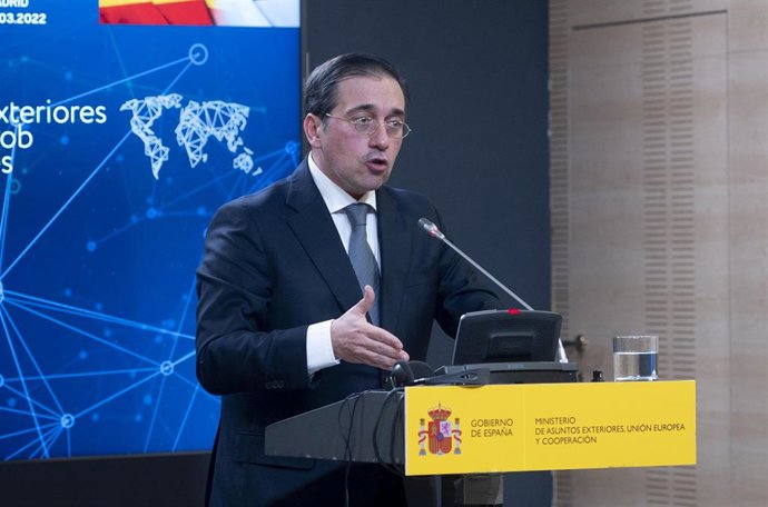 El ministro de Asuntos Exteriores, Unión Europea y Cooperación, José Manuel Albares, en una rueda de prensa posterior a su reunión con la ministra de Asuntos Exteriores de la República de Estonia, en el Palacio de Viana, a 11 de marzo de 2022, en Madrid