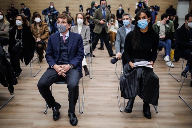 Archivo - El alcalde de Madrid, José Luis Martínez-Almeida, y la vicealcaldesa, Begoña Villacís