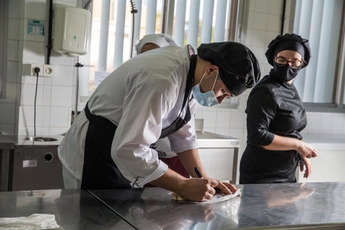 Uno de los participantes en el curso de formación específica para habilitar asesores de varias cualificaciones profesionales.