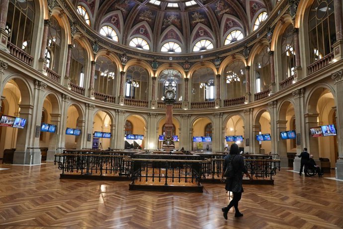 Vista general del Palacio de la Bolsa, a 10 de marzo de 2022, en Madrid (España). 