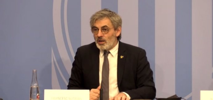 El director de la Agncia Catalana de Consum, Francesc Sutrias, en rueda de prensa