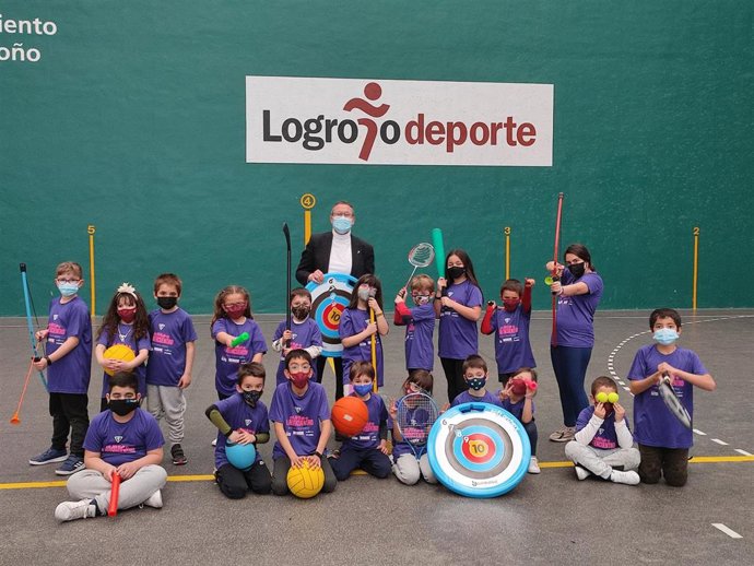 Una veintena de mini héroes han disfrutado de la Semana Blanca en el Centro Deportivo Municipal Las Gaunas