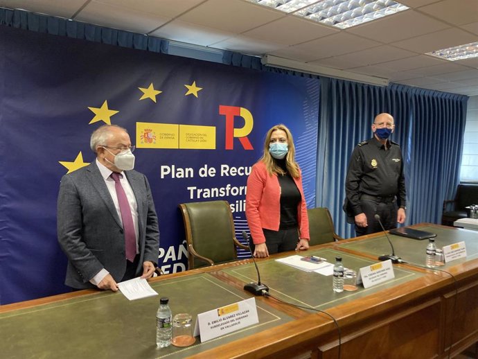 Emilio Álvarez (i), Virginia Barcones y Juan José Campesino.