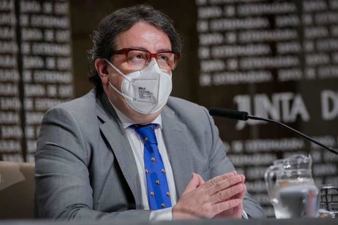 El vicepresidente segundo y consejero de Sanidad y Servicios Sociales, José María Vergeles.