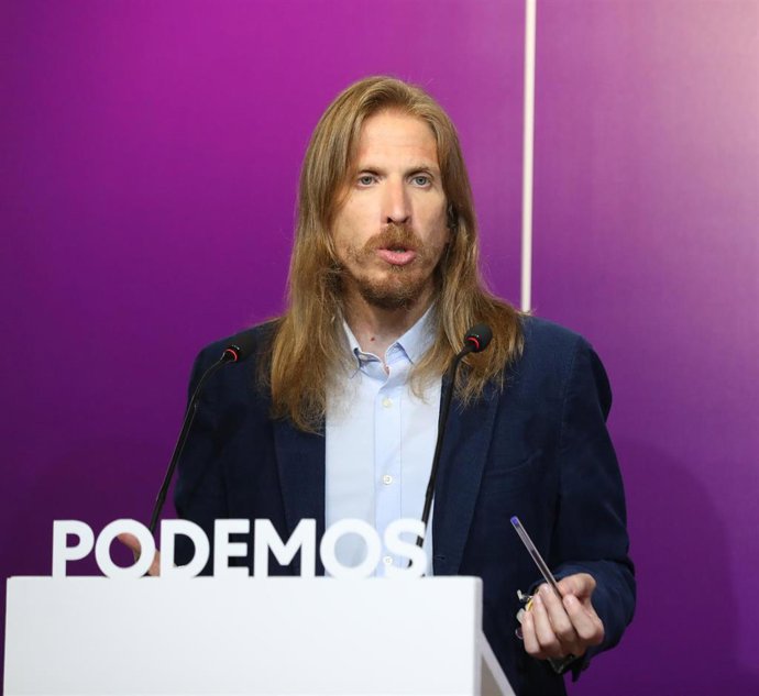 Archivo - El coportavoz de Podemos y coordinador de la formación en Castilla y León, Pablo Fernández, ofrece una rueda de prensa en la sede del partido, a 13 de septiembre de 2021, en Madrid (España).