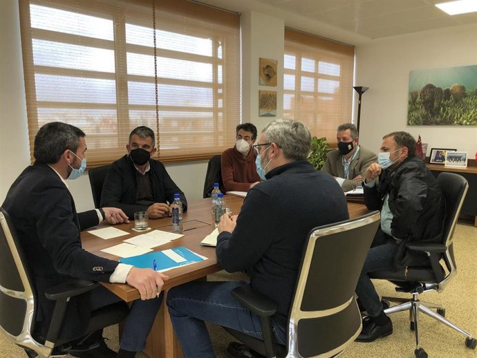 Reunión del consejero Antonio Luengo con representantes de organizaciones agrarias para adoptar decisiones que permitan al sector agrario hacer frente a las amenazas derivadas de la invasión de Ucrania.