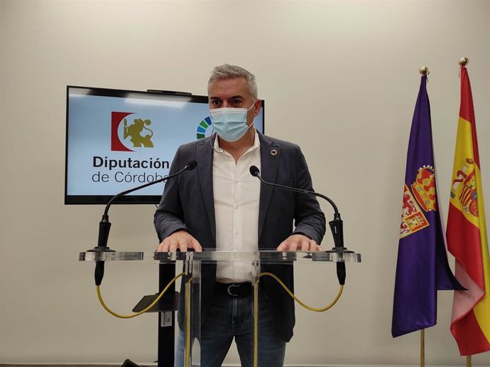 El delegado de Programas Europeos y Administración Electrónica de la Diputación de Córdoba, Víctor Montoro, en rueda de prensa.