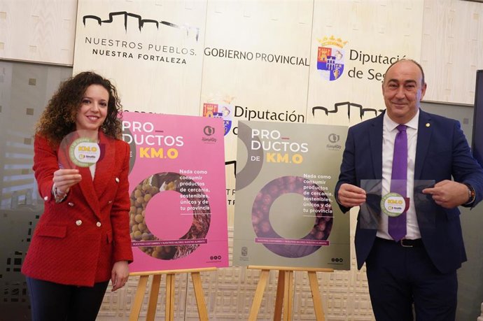 El presidente de la Diputación, Miguel Ángel de VIcente, y la diputada de Empleo, Promoción Provincial y Sostenibilidad, Noemí Otero.