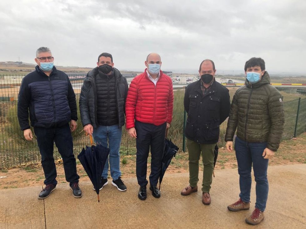 El diputado portavoz de Industria del Grupo Popular en las Cortes de Aragón, Juan Carlos Gracia Suso, en el circuito alcañizano de Motorland.