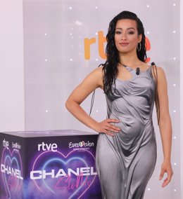 La representante española en Eurovisión 2022, Chanel, posa durante la presentación del videoclip de la canción Slomo, en Torrespaña, a 14 de marzo de 2022, en Madrid (España).  Durante la rueda de prensa, además de presentar el videoclip de la canción