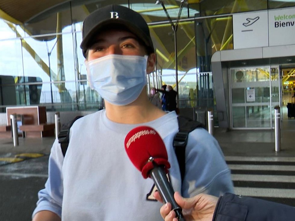 Alba Díaz, a su llegada a Madrid tras un mes de voluntariado en Kenia