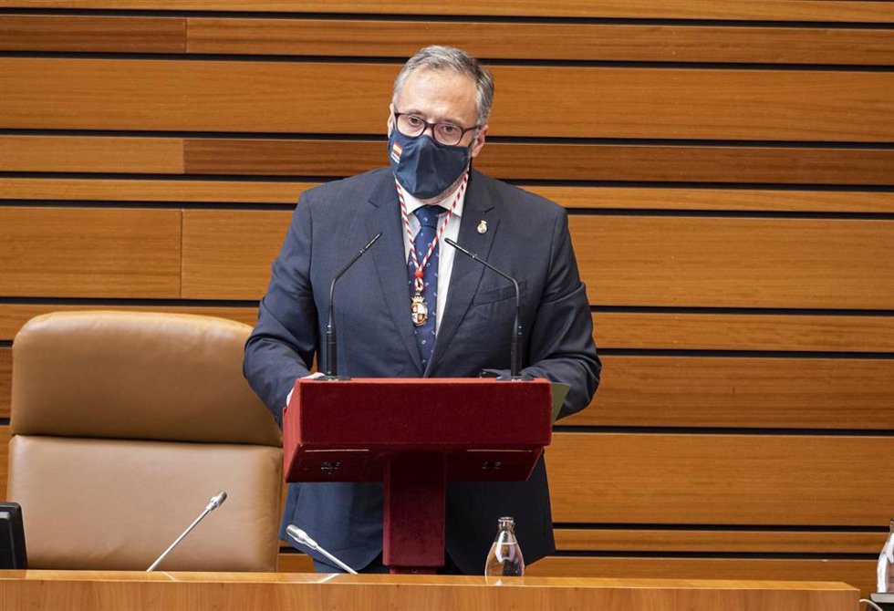 El procurador electo de Vox por León, Carlos Pollán, interviene tras ser elegido nuevo presidente de las Cortes de Castilla y León,. Archivo.