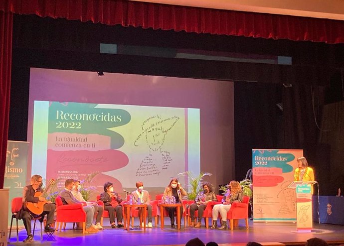 La Diputación premia a seis mujeres que impulsan la igualdad de género en la comarca de la Axarquía