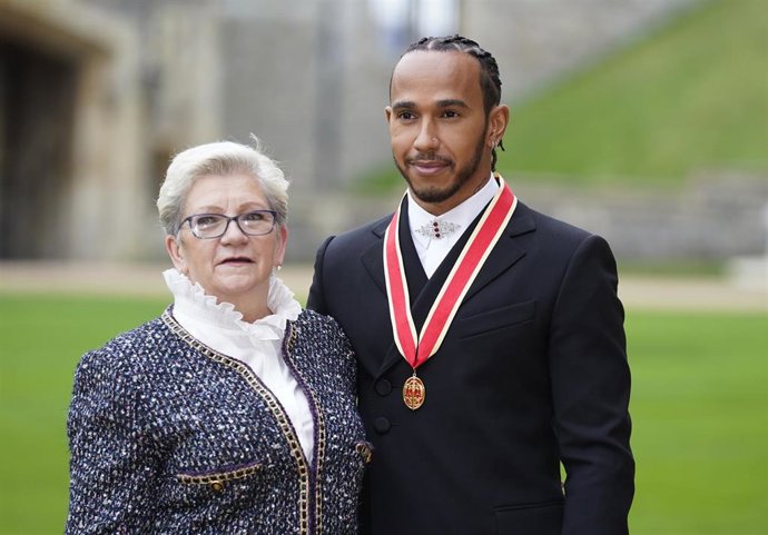 Lewis Hamilton con su madre, Carmen Lockhart, de soltera Carmen Larbalestier