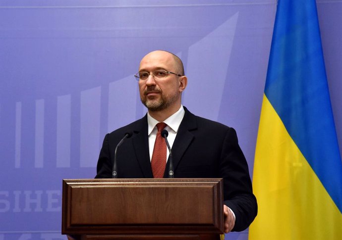 Archivo - 01 February 2022, Ukraine, Kyiv: Ukrainian Prime Minister Denys Shmyhal holds a joint press conference with Polish Prime Minister Mateusz Jakub Morawiecki. Photo: -/Ukrinform/dpa