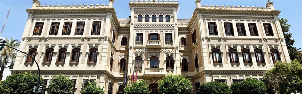 Edificio de la Convalecencia de la UMU, en avenida Teniente Flomesta, en Murcia
