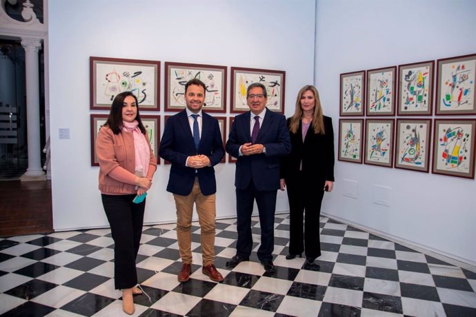 El sala El Comercial de la  Fundación Cajasol ha inaugurado este lunes  la exposición 'Dalí, Picasso, Miró. Conquistar los Sueños'.