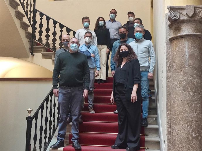 Representantes de los trabajadores y de la patronal del sector de limpieza viaria y residuos sólidos urbanos de Baleares firman el primer convenio colectivo sectorial.