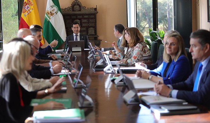 Archivo - Inicio de la histórica reunión del Consejo de Gobierno celebrada en el Parque Nacional de Doñana en octubre de 2019 bajo la presidencia de Juanma Moreno, en una imagen de archivo.