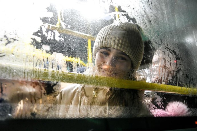 09 March 2022, Ukraine, Zaporizhzhia: A Ukrainian girl smiles on an evacuation bus arriving from Enerhodar upon arrival in Zaporizhzhia. Photo: -/Ukrinform/dpa
