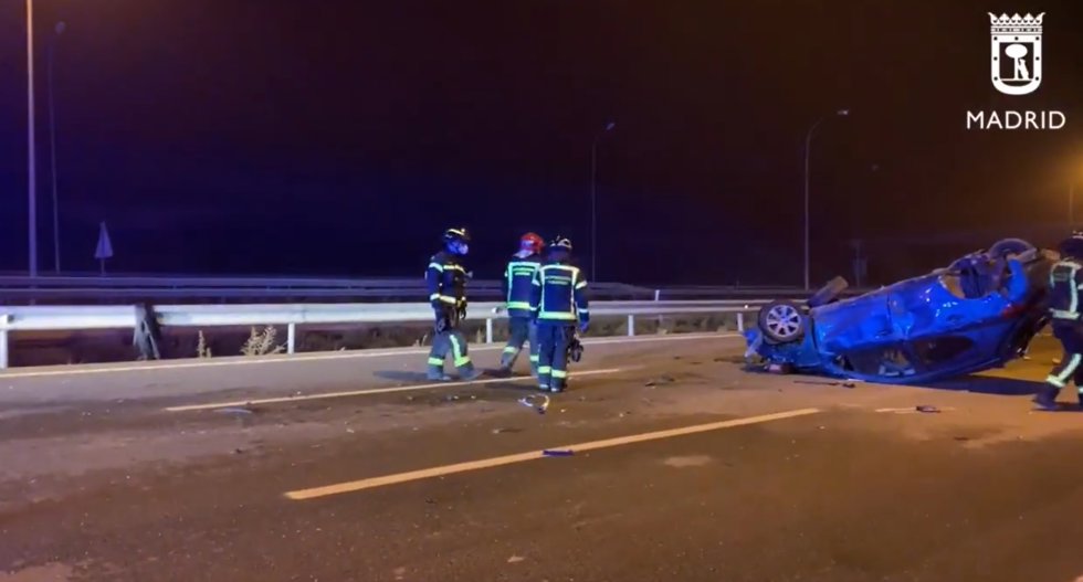 Dos jóvenes heridos tras un accidente de coche en la M-45 a la altura de Distrito de Vallecas