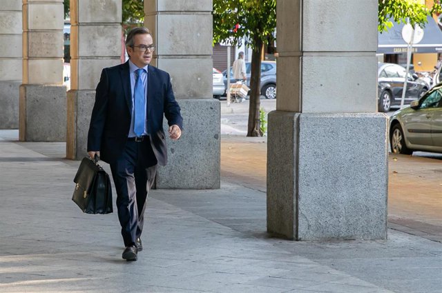 Archivo - El juez, José Ignacio Vilaplana, que sustituye a la juez Núñez Bolaño en la investigación de las macrocausas por corrupción entra en los juzgados de Sevilla