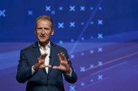 Diess (Volkswagen) ganó 10,3 millones en 2021, un 30% más por la mejora del negocio