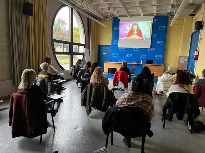 La directora gerente del INAI, Eva Istúriz, interviene en la sesión del Foro Mujeres Políticas.