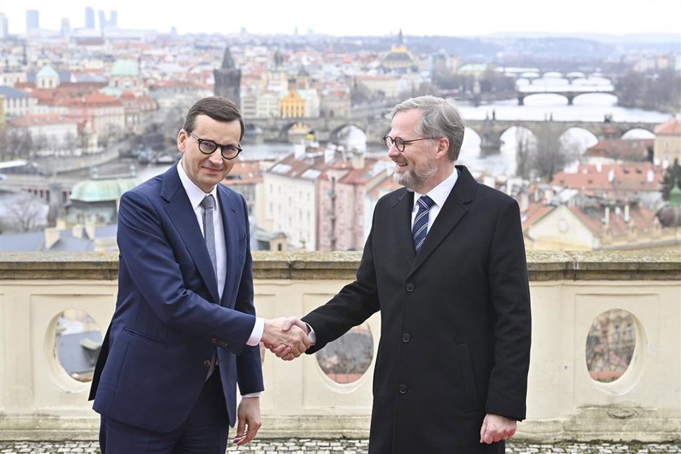 Archivo - Petr Fiala, primer ministro de República Checa, recibe a su homólogo polaco, Mateusz Morawiecki