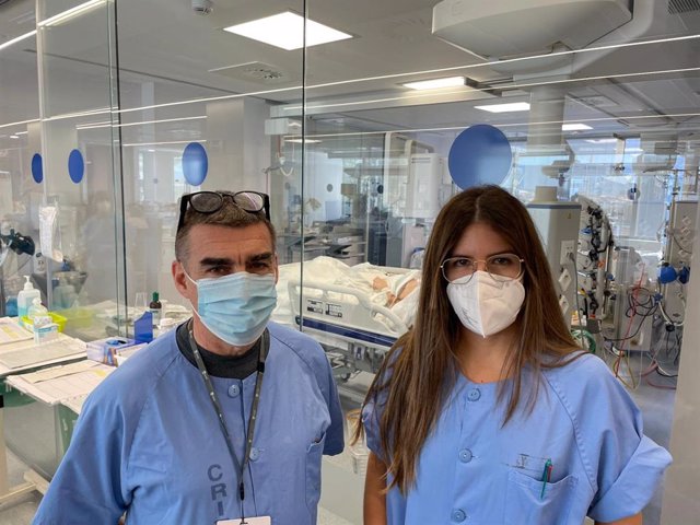 Especialistas e investigadores Luis Ruiz del Fresno y Pilar Nuevo del Hospital Clínico de Málaga