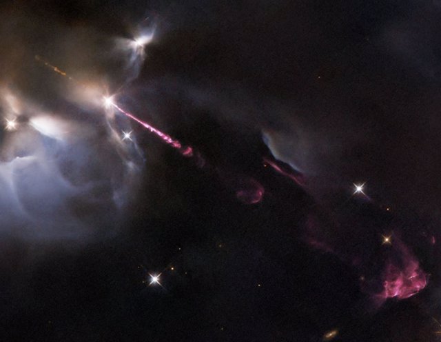 Hubble observa el estallido de una estrella infantil