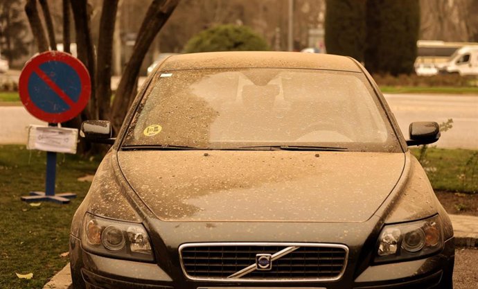 Efectos de la calima en un cohe.
