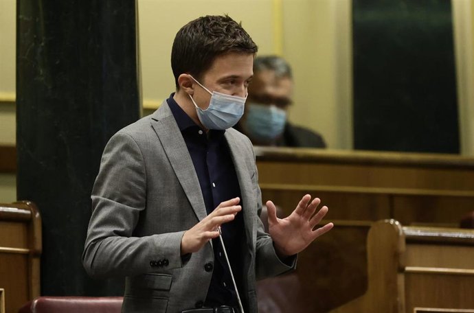 El líder de Más País, Íñigo Errejón, interviene en una sesión plenaria en el Congreso de los Diputados, a 16 de febrero de 2022, en Madrid (España). 