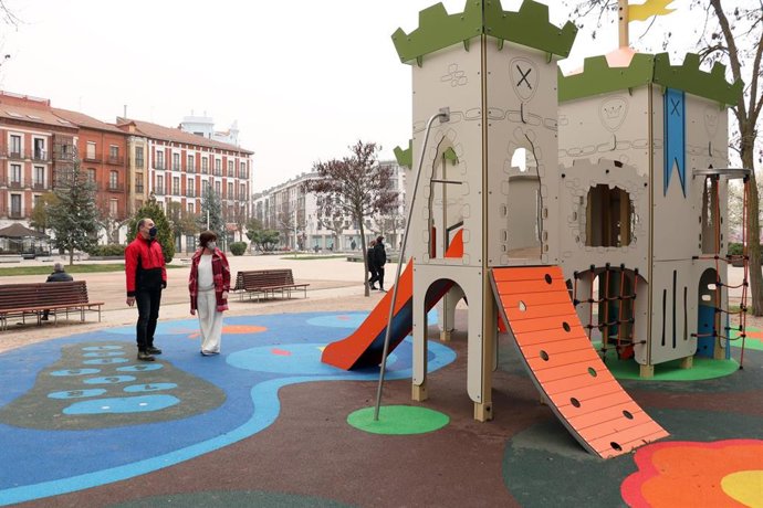 Zona renovada de juegos infantiles en Campo Grande.