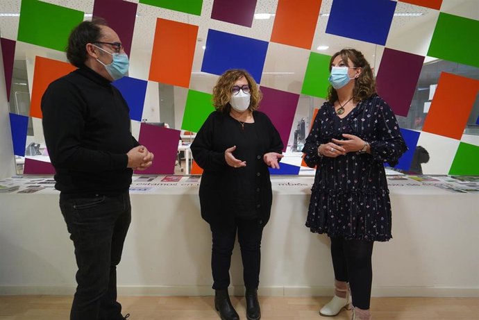 La concejal, en el centro, en la Junta Arbitral de Consumo.