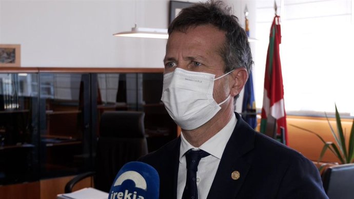 Archivo - El consejero de Educación del Gobierno vasco, Jokin Bildarratz