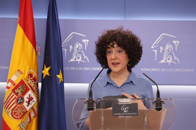 La portavoz de En Comú Podem en el Congreso, Aina Vidal, en una rueda de prensa previa a una Junta de Portavoces, en el Congreso de los Diputados, a 22 de febrero de 2022, en Madrid (España).