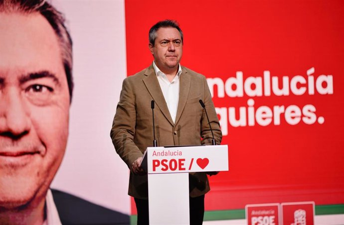 El secretario general del PSOE-A, Juan Espadas, en rueda de prensa en una imagen de archivo.