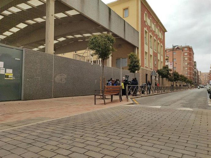 El alcalde de Logroño, Pablo Hermoso de Mendoza, visita las obras en Doctor Múgica en el entorno escolar